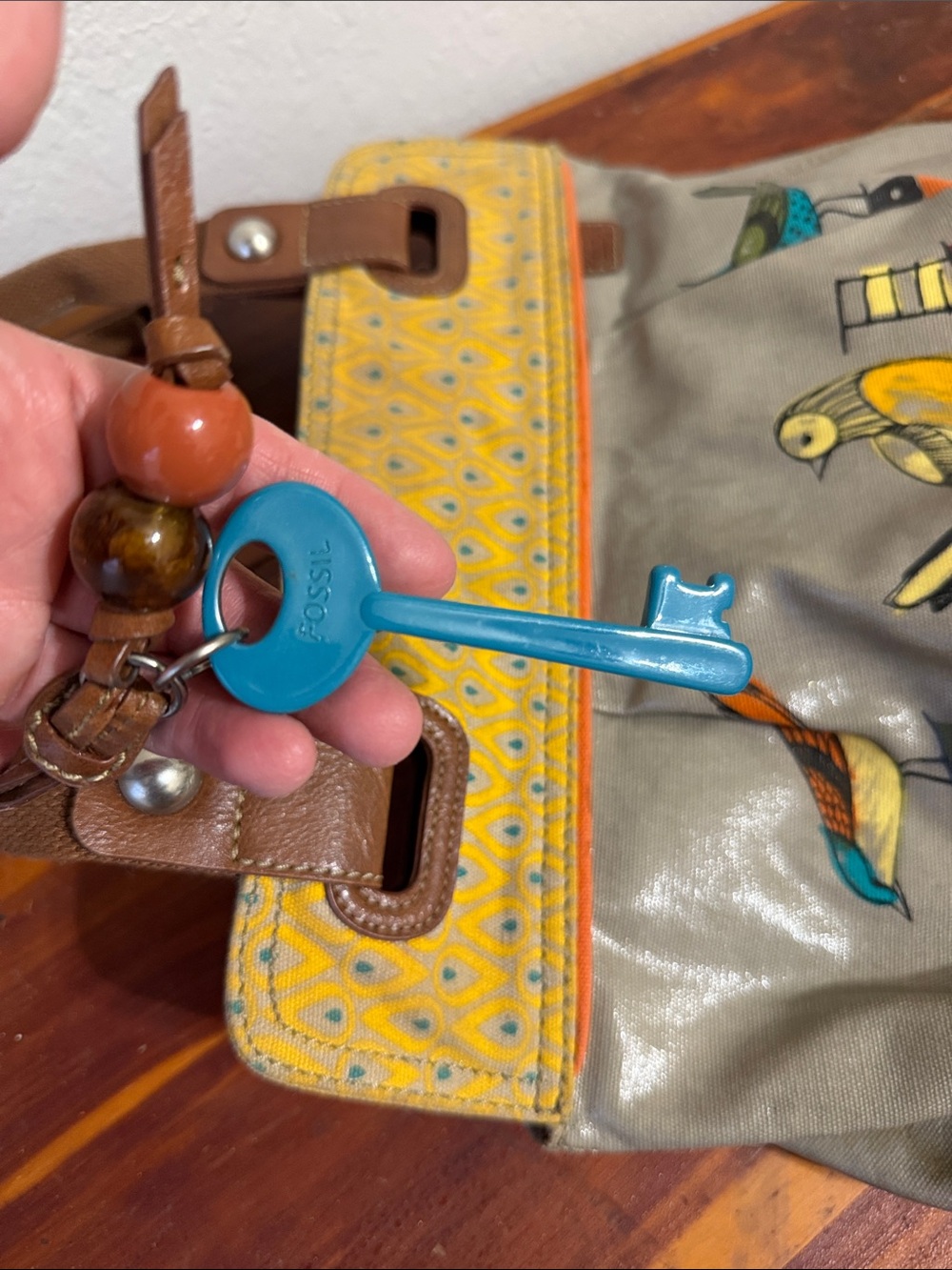 FOSSIL Key-Per Coated Canvas Tote Shoulder Bag Purse City Birds Vacation Cottage - Picture 3 of 9